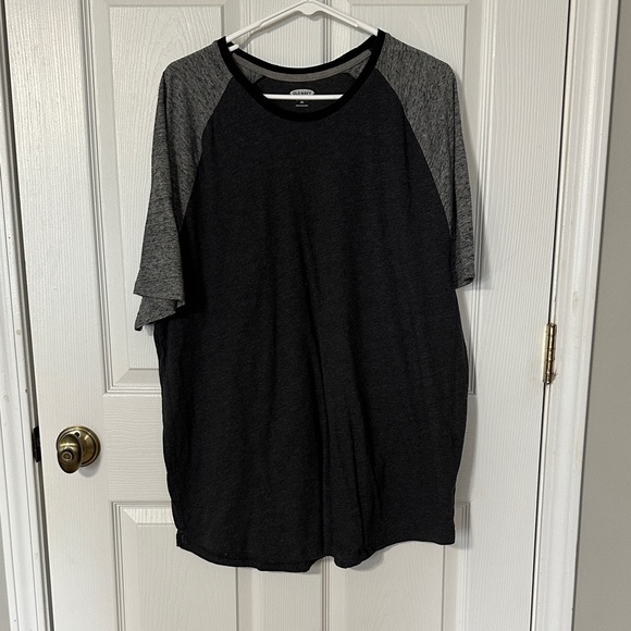 Old Navy Other - Old Navy Charcoal and Black Raglan Tee